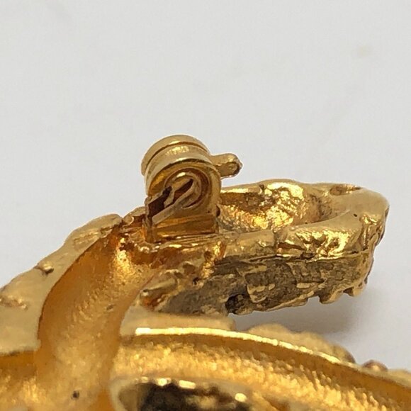 CHANEL Gold Coco Mark Brooch - Picture 9 of 10